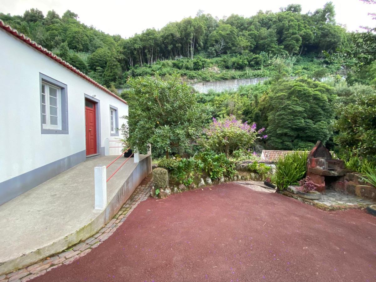 Ribeira Do Guilherme - Watermill House Botanic Garden